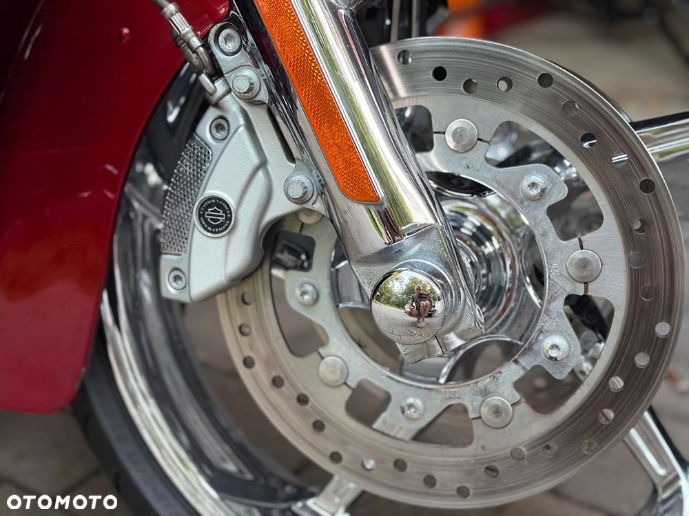 Harley-Davidson CVO Street Glide - 23