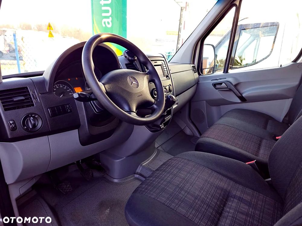 Mercedes-Benz Sprinter - 14