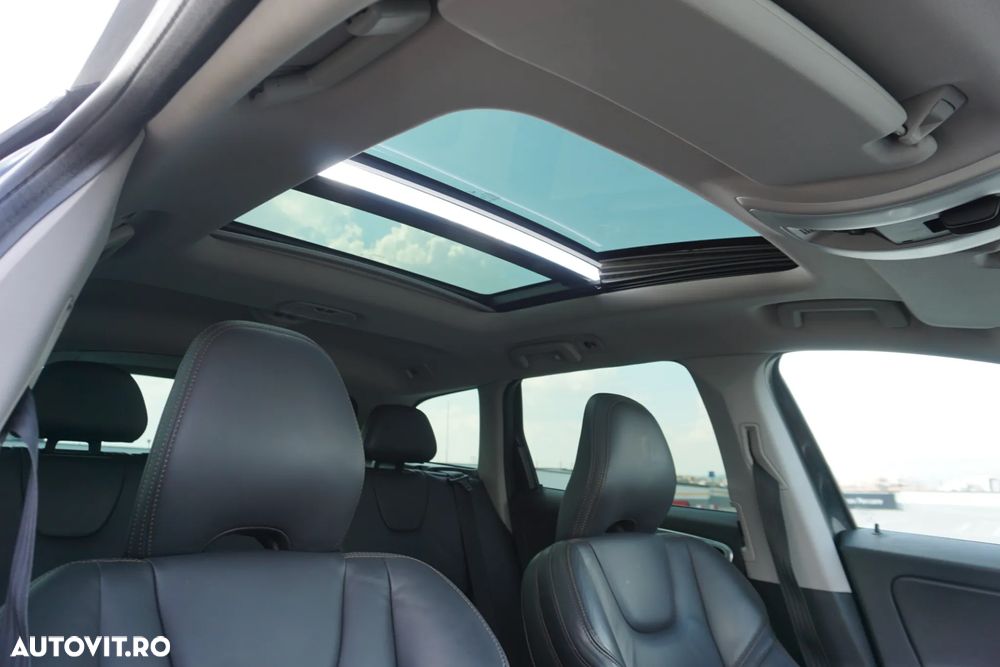 Volvo XC 60 D5 AWD Geartronic Summum - 27