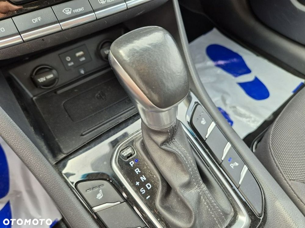 Hyundai IONIQ - 38