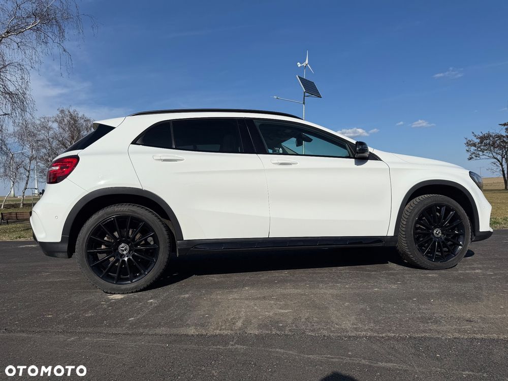 Mercedes-Benz GLA 200 7G-DCT - 4