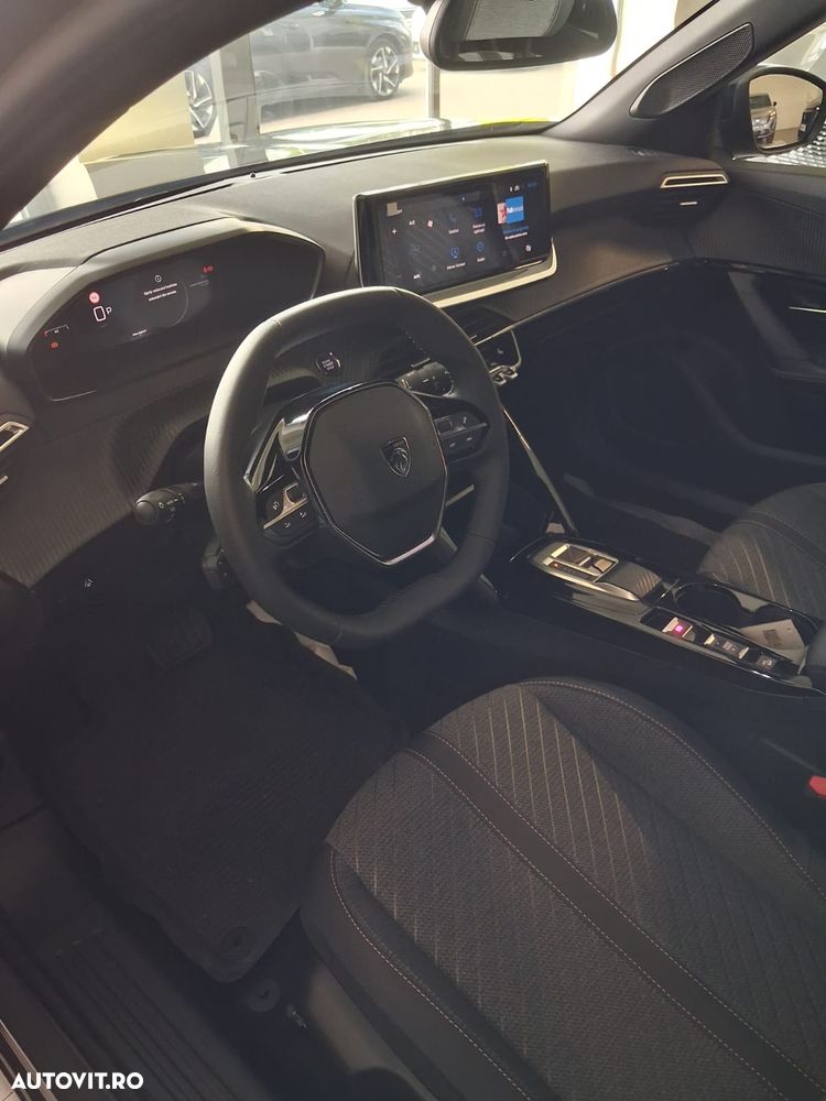 Peugeot 2008 1.2L e-DCS6 MHEV Allure - 6