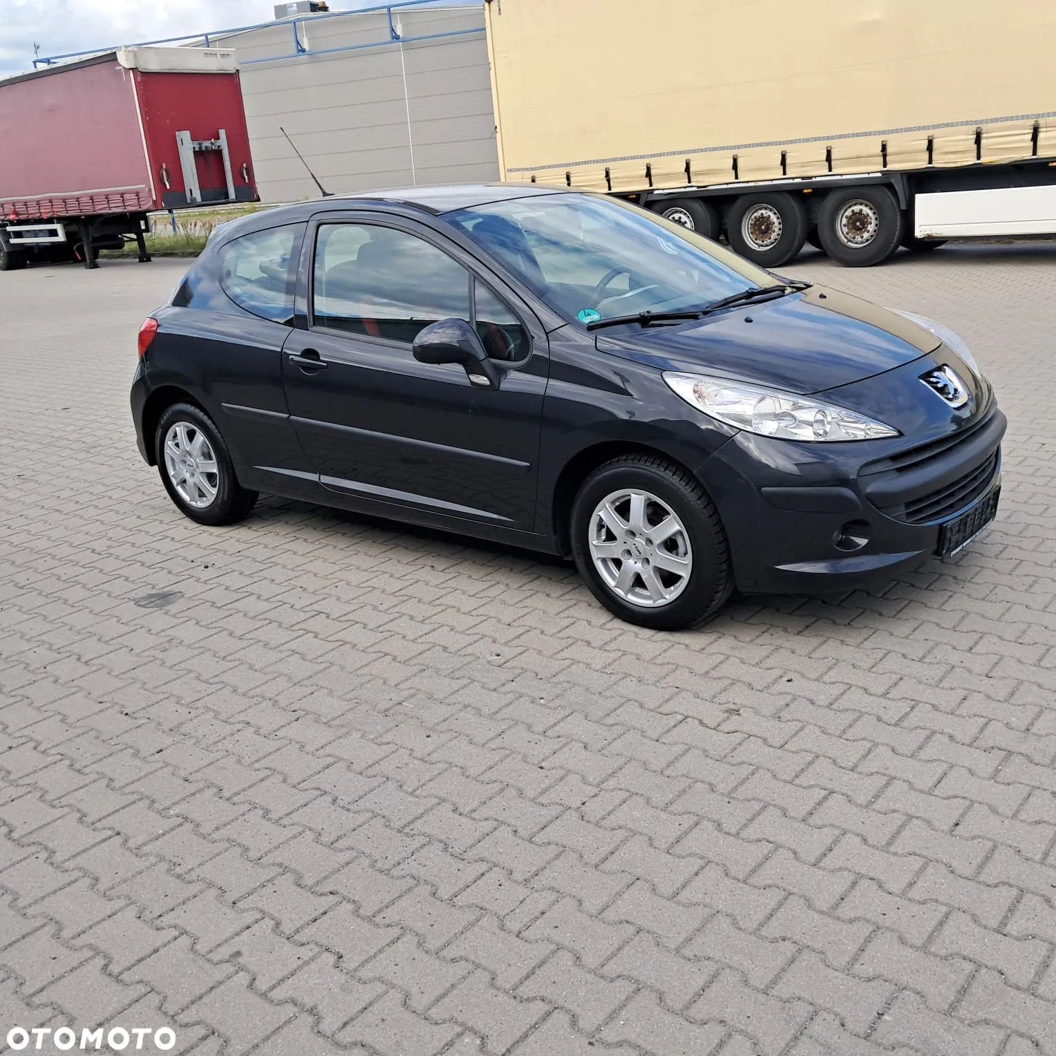 Peugeot 207 - 1