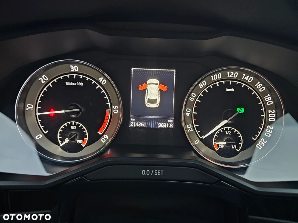 Skoda Superb 2.0 TDI L&K DSG - 20