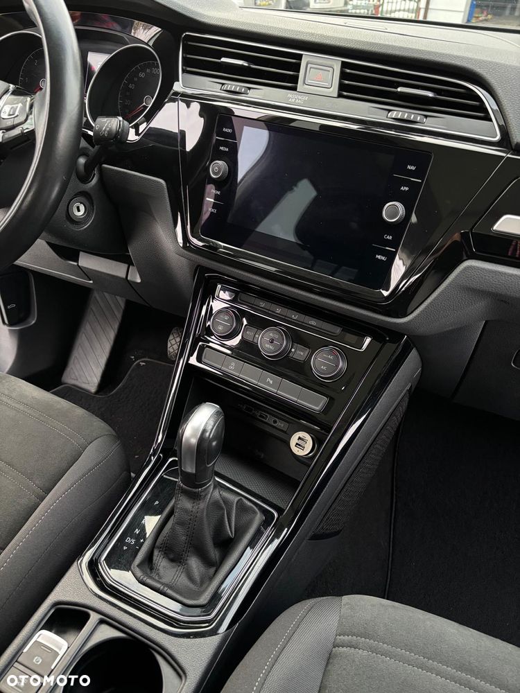 Volkswagen Touran 2.0 TDI SCR DSG Highline - 9