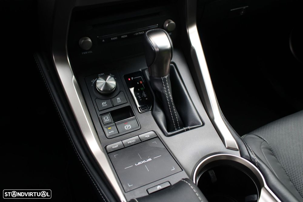 Lexus NX 300h Executive - 27