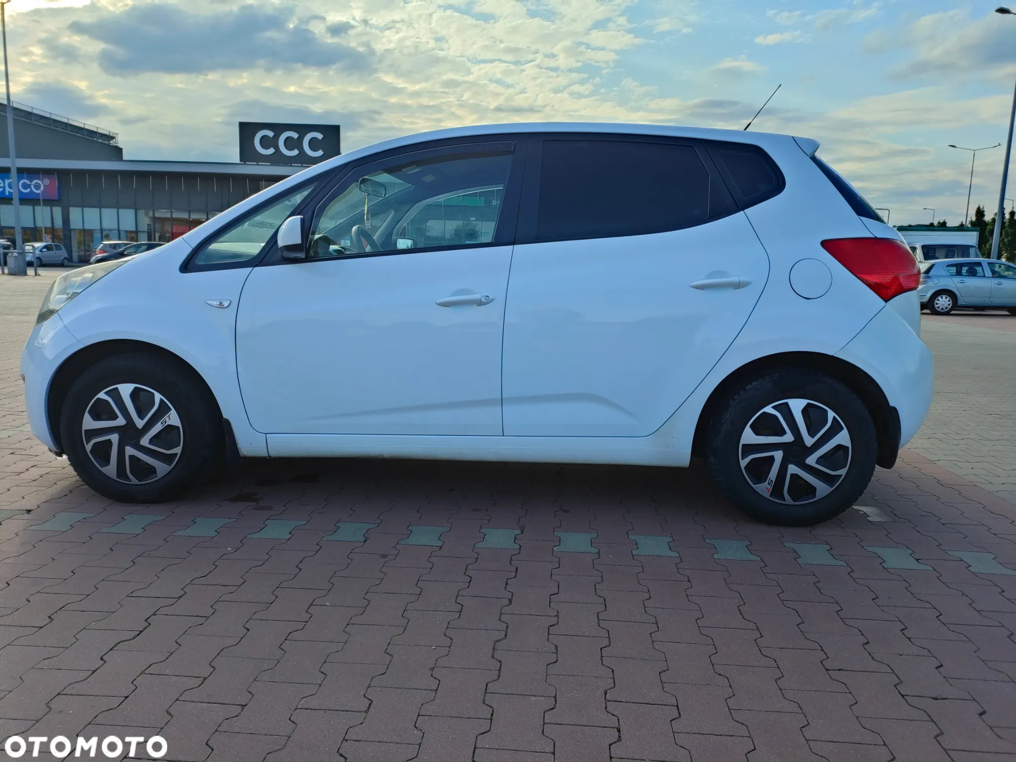 Kia Venga - 5