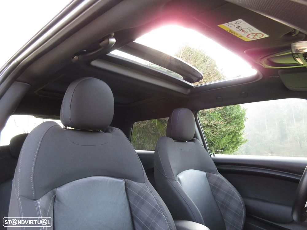 MINI 3 Portas Cooper D Auto - 53