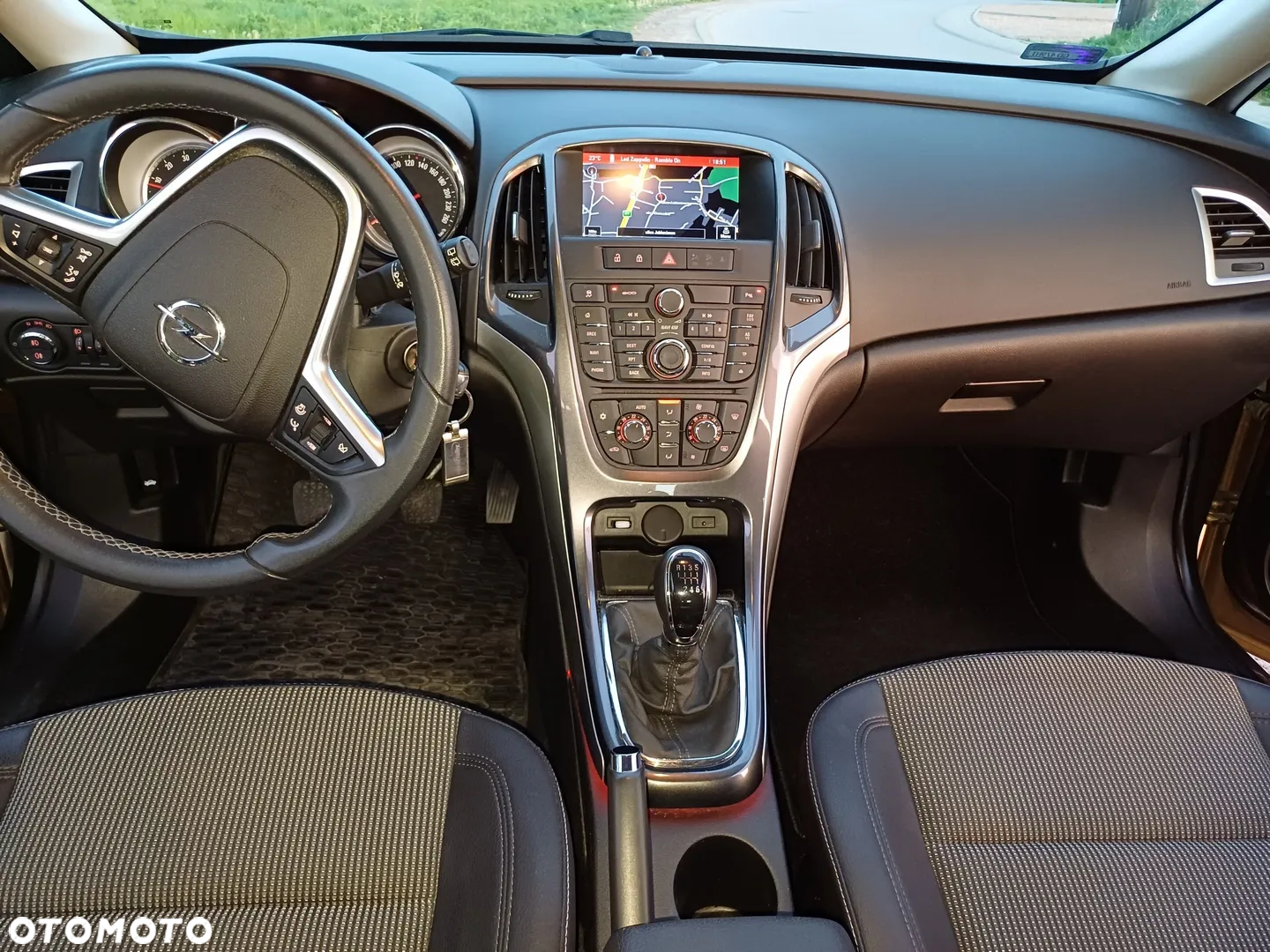 Opel Astra IV 1.6 T SIDI Cosmo S&S - 14