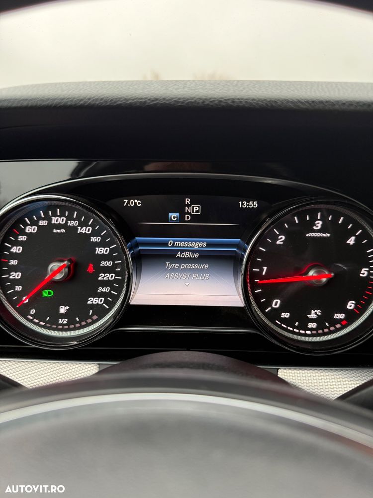 Mercedes-Benz E 220 d 4Matic T 9G-TRONIC - 25