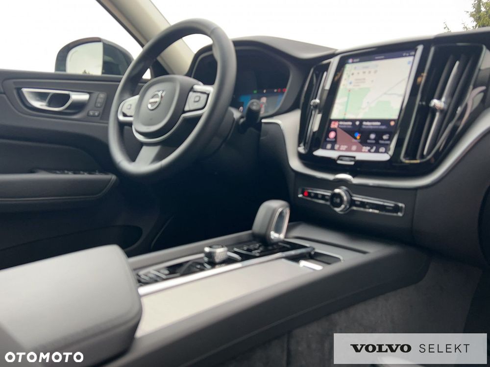 Volvo XC 60 T6 Plug-In Hybrid AWD Plus Dark - 24