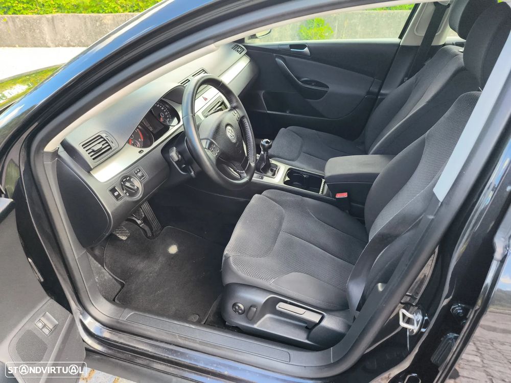VW Passat 2.0 TDI Trendline BlueMotion - 7