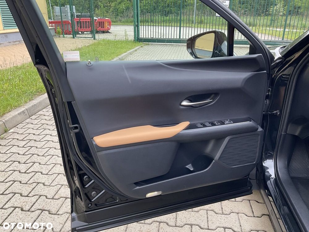 Lexus UX 200 GPF F Sport Design 2WD - 16