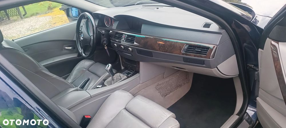 BMW Seria 5 525d - 9