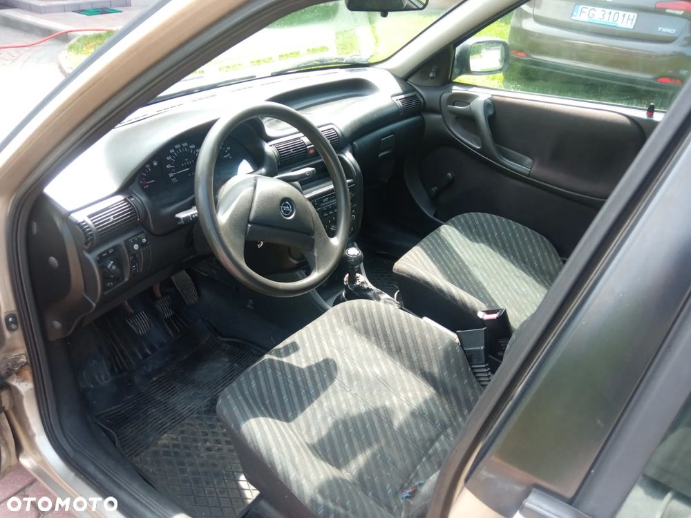 Opel Astra 1.4 Base - 3
