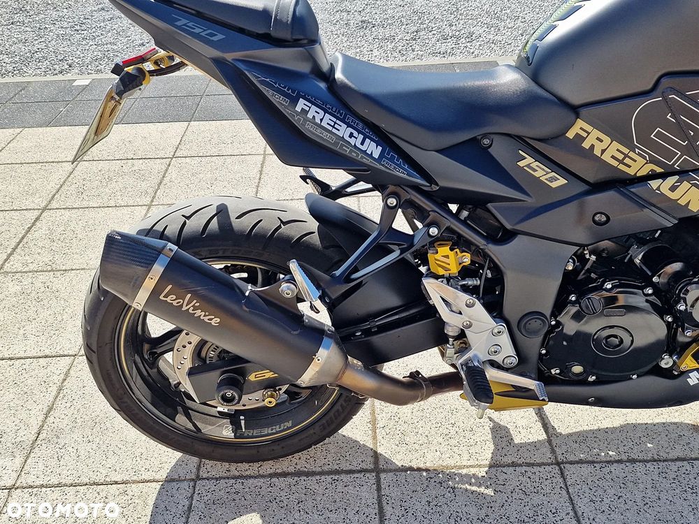 Suzuki GSR - 6
