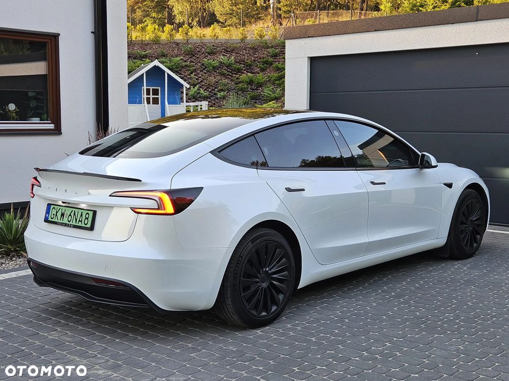 Tesla Model 3 - 7