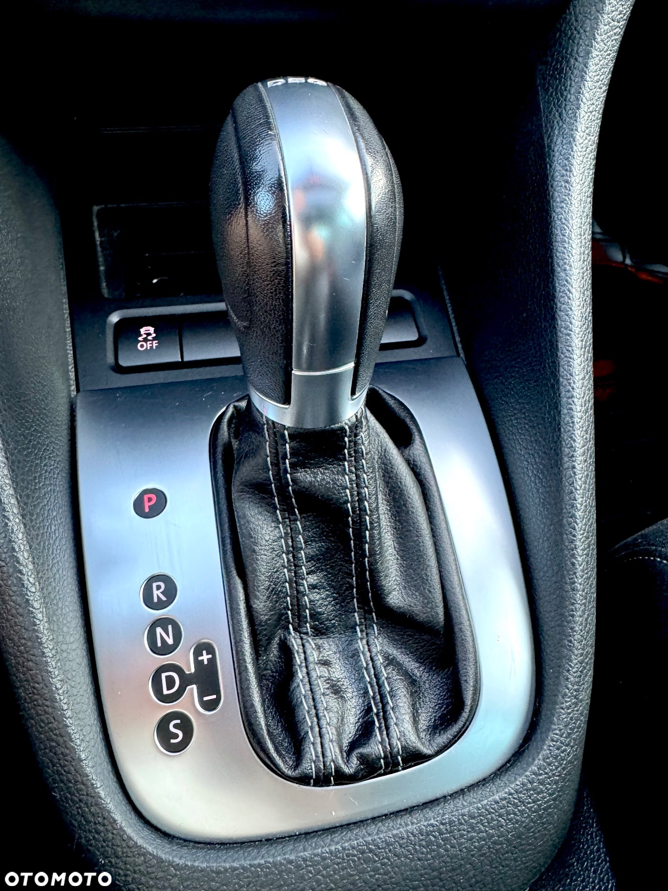 Volkswagen Golf VI 2.0 TDI Comfortline DSG - 9