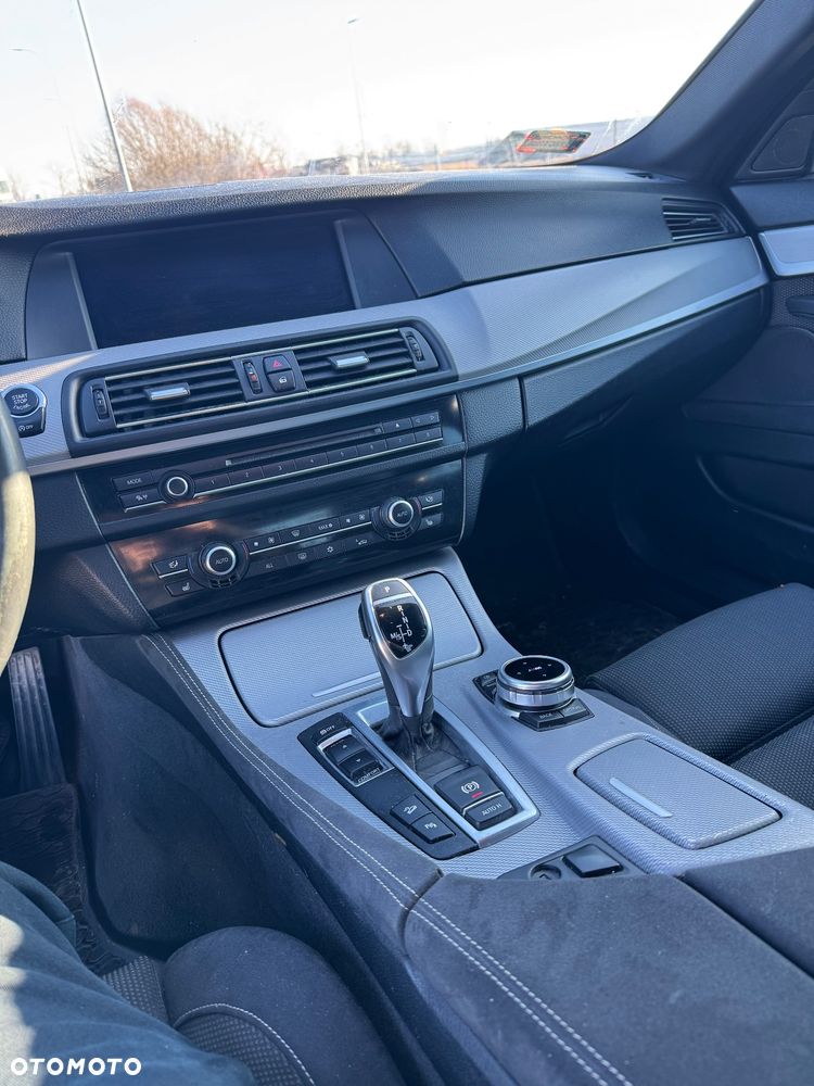 BMW Seria 5 528i xDrive - 12
