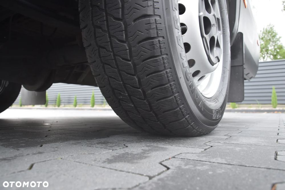 Iveco DAILY MAXI 35S16 / 2.3 - 160 KM / AUTOMAT HI-MATIC / NOWY MODEL / 3 OSOBY / DOSTAWCZE / BLASZAK / KLIMA / CZUJNIKI COFANIA / NISKI PRZEBIEG / 2022 / SERWISOWANY / Z NIEMIEC - 16