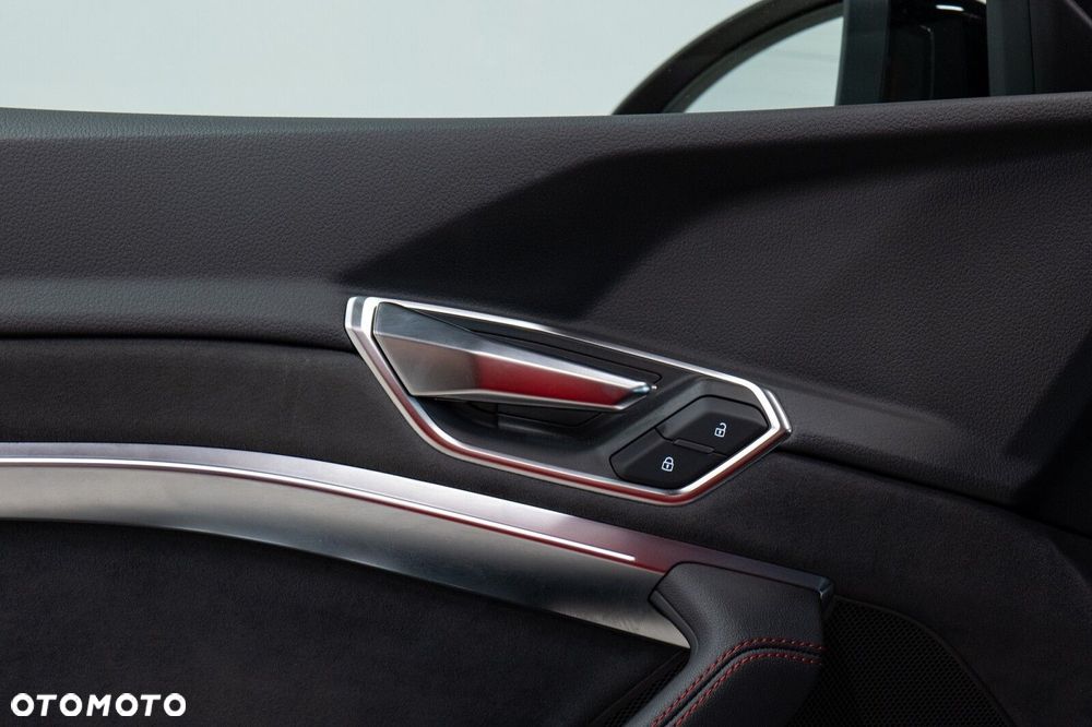 Audi Q8 Sportback e-tron - 12