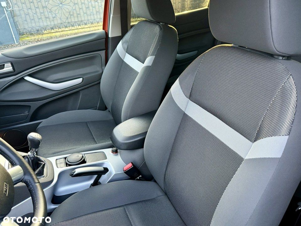 Ford Kuga 2.0 TDCi 2x4 Titanium - 21