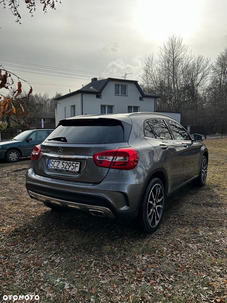 Mercedes-Benz GLA 250 4Matic 7G-DCT StreetStyle - 3