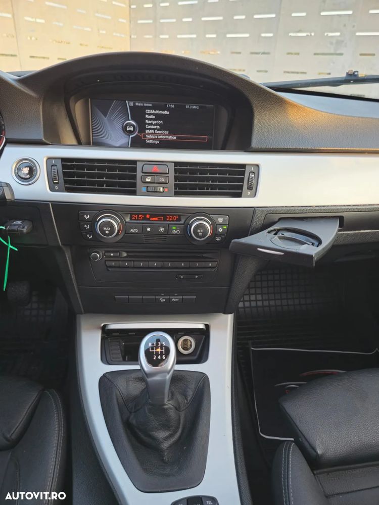 BMW Seria 3 320d xDrive DPF Touring - 13