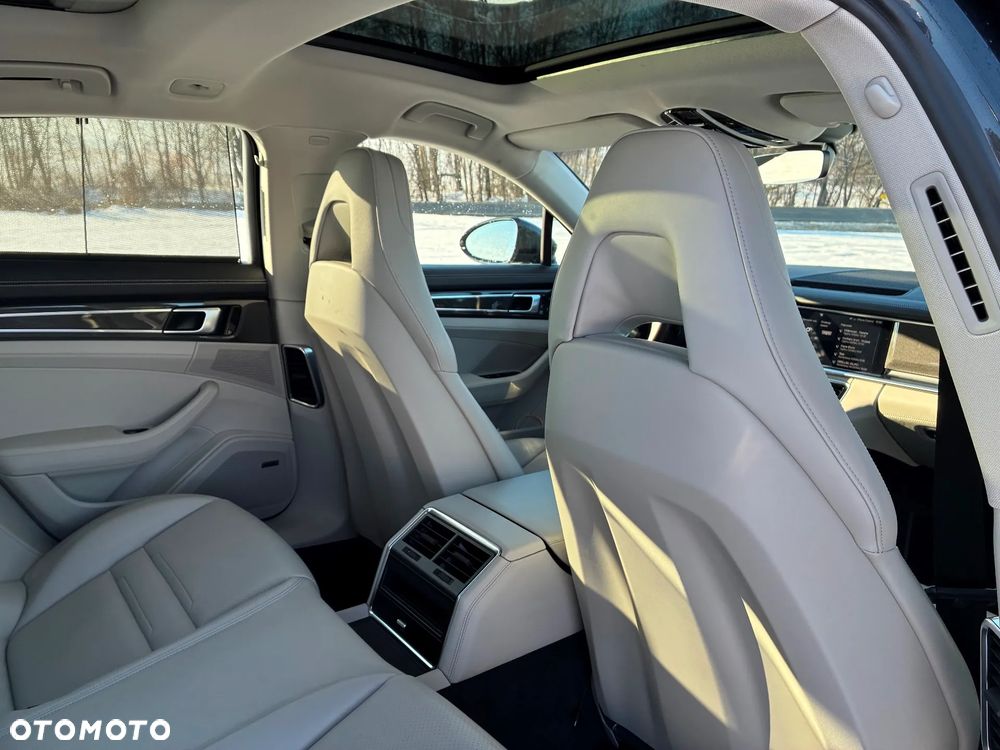 Porsche Panamera 4S - 9