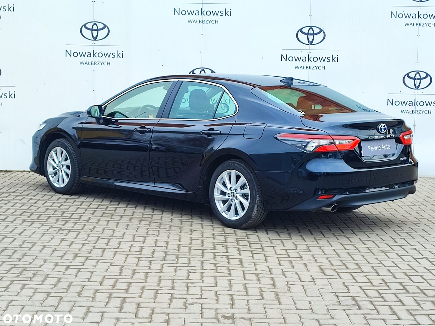 Toyota Camry - 4