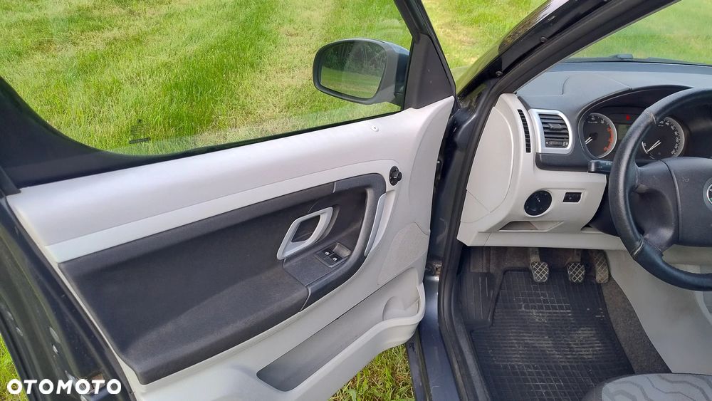 Skoda Roomster 1.2 12V HTP PLUS EDITION - 15