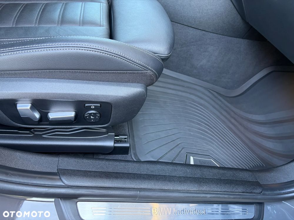 BMW Seria 3 330i - 18