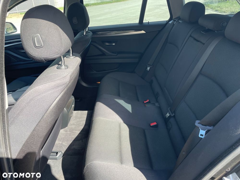 BMW Seria 5 525d Luxury Line - 24
