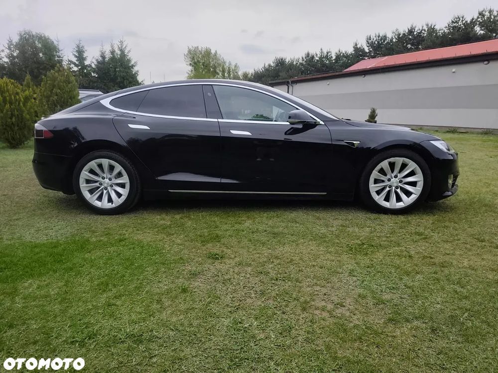 Tesla Model S - 3