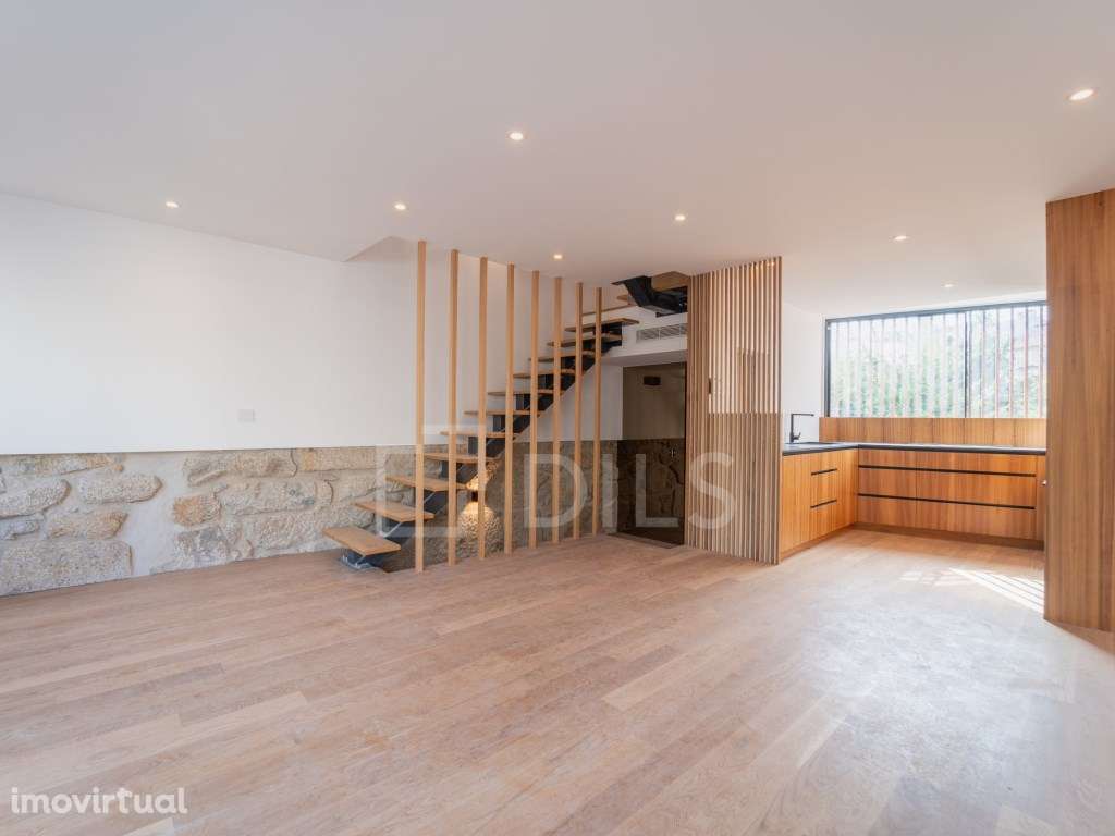 Moradia T4 com garagem situada na Miguel Bombarda, Porto - Grande imagem: 4/37