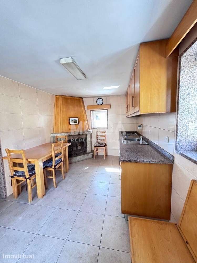 Moradia de 2 Pisos – Excelente Oportunidade em Romariz, Santa Maria da - Grande imagem: 3/39