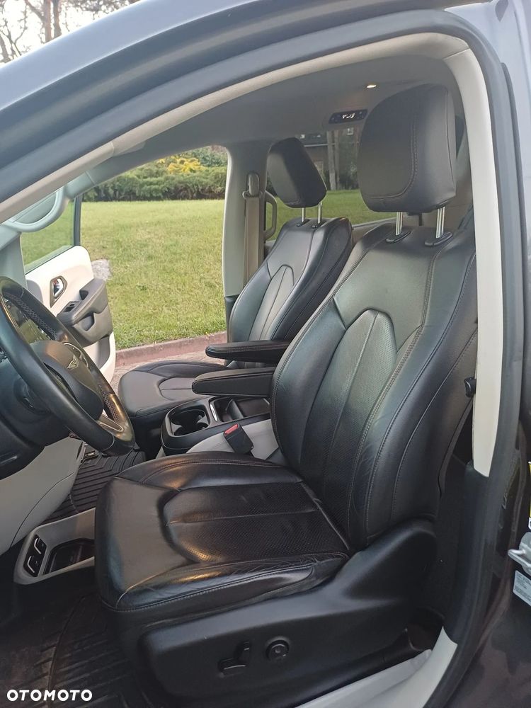 Chrysler Pacifica - 14