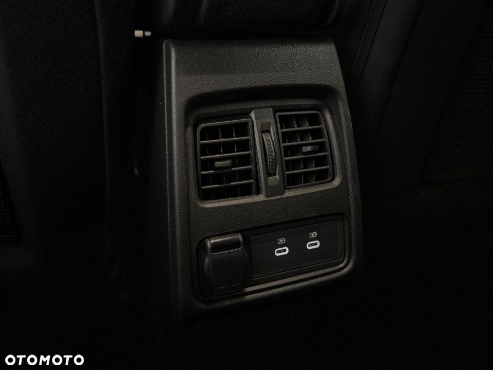 Mitsubishi Grandis - 11