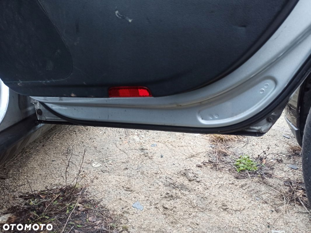 Drzwi prawy tył kompletne VW PASSAT B6 KOMBI LA7W - 8