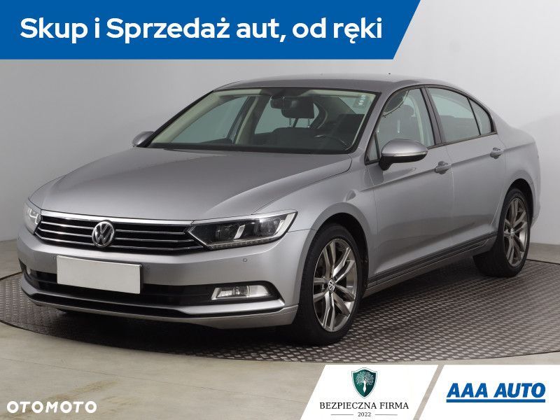 Volkswagen Passat - 2