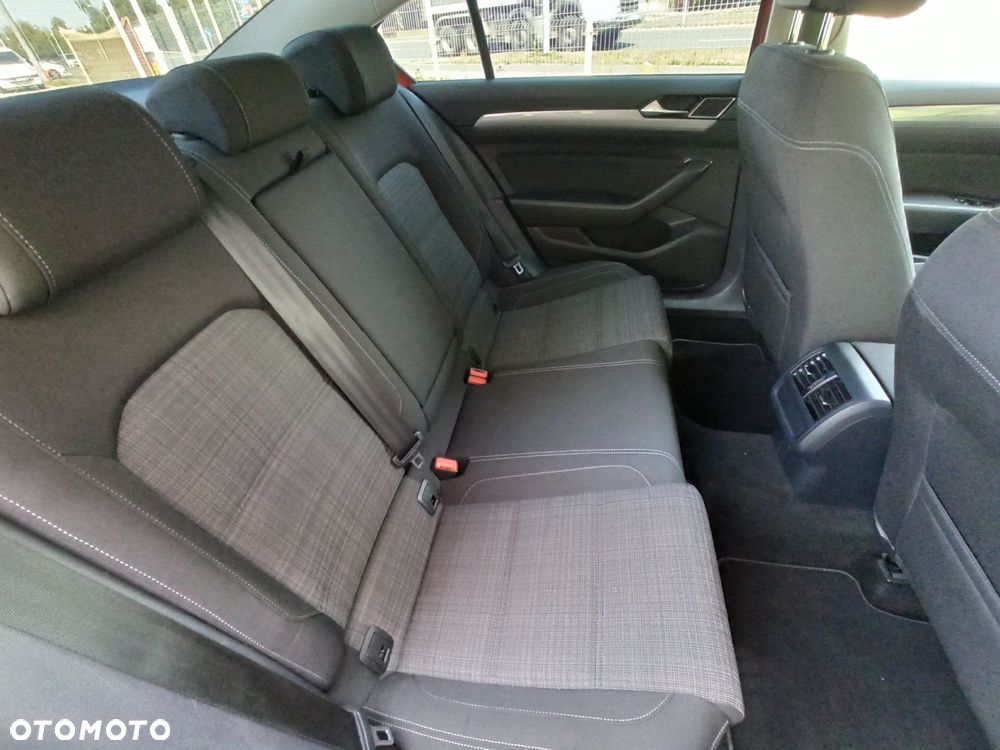 Volkswagen Passat - 10