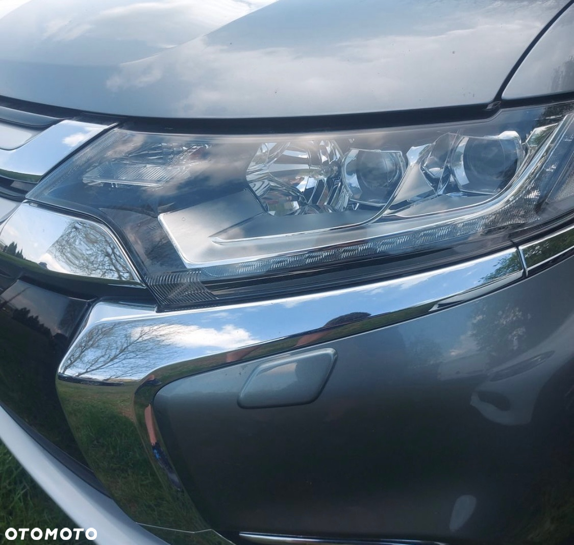 Mitsubishi Outlander 2.2 DI-D 4WD Automatik Diamant Edition - 37