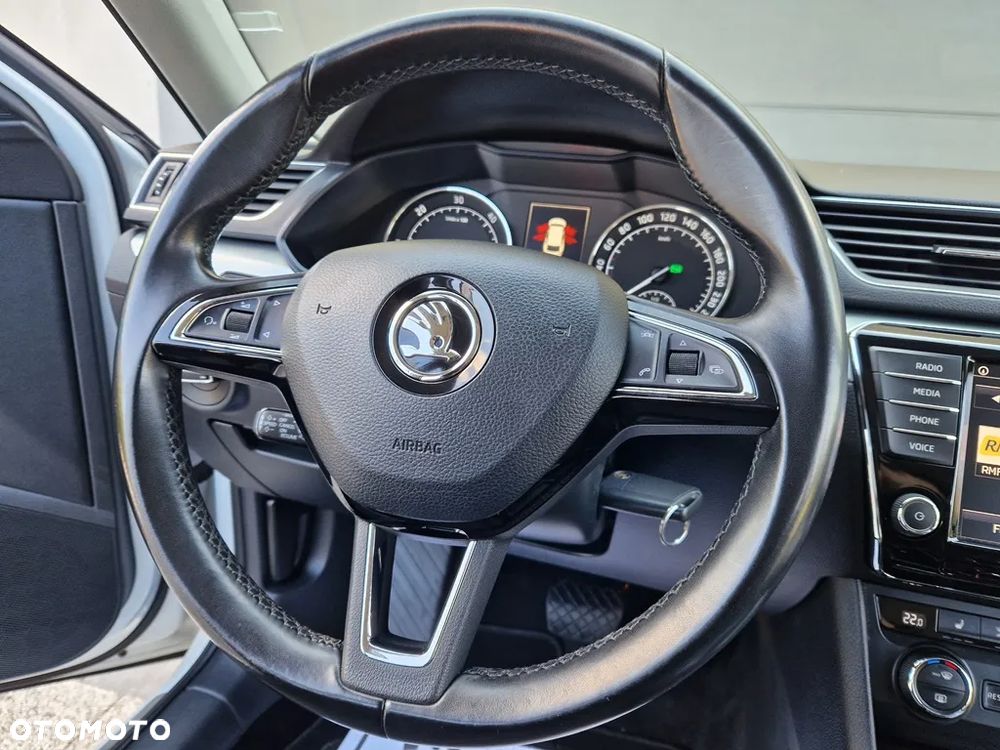 Skoda Superb Combi 2.0 TDI DSG SportLine - 27