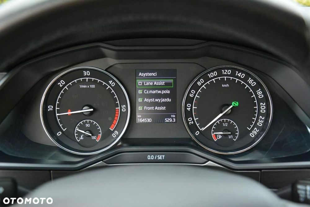 Skoda Superb 2.0 TDI DSG Premium Edition - 22