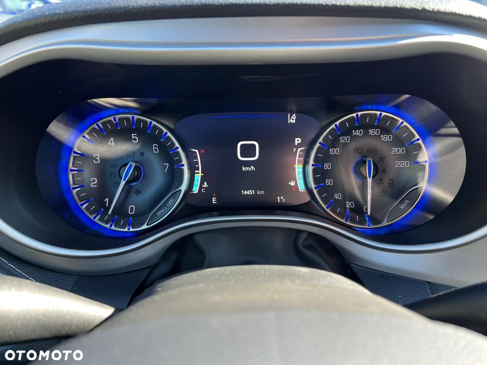 Chrysler Pacifica - 12