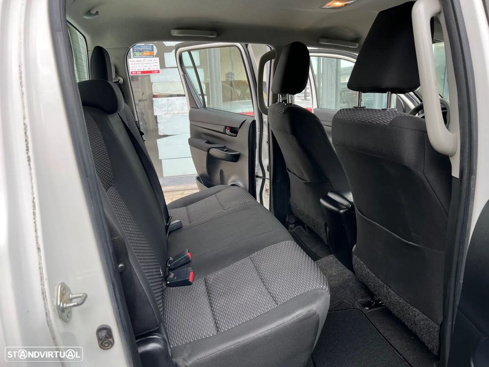 Toyota Hilux 2.4 D-4D 4WD CD CM - 11