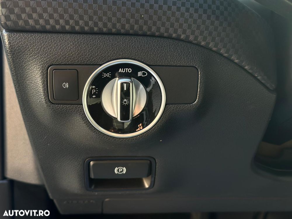 Mercedes-Benz A 180 7G-DCT Urban - 23