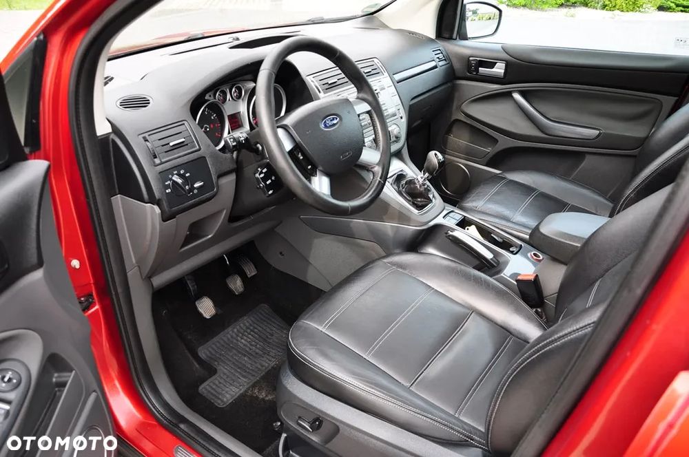 Ford Kuga 2.5 4x4 Titanium - 32