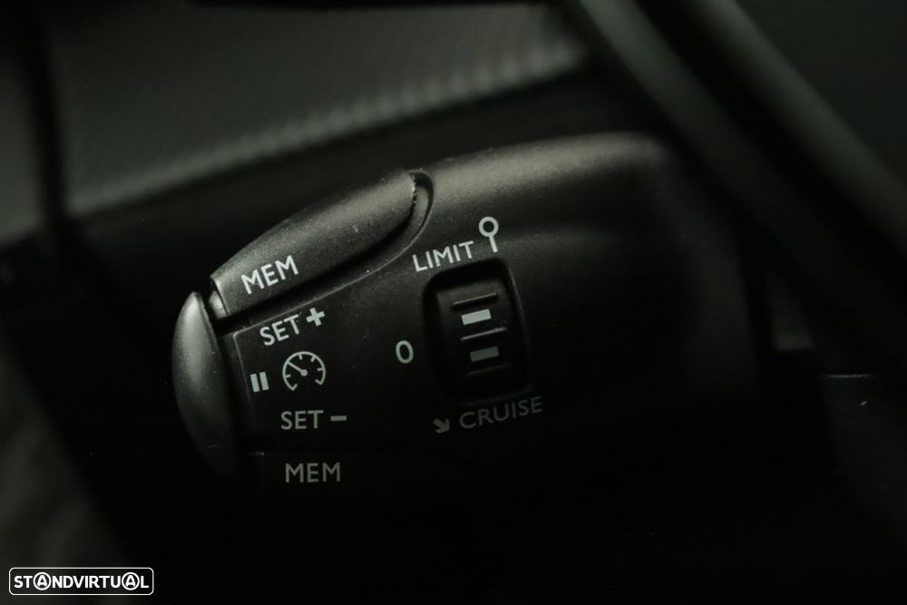 Peugeot 2008 1.2 PureTech Active - 18