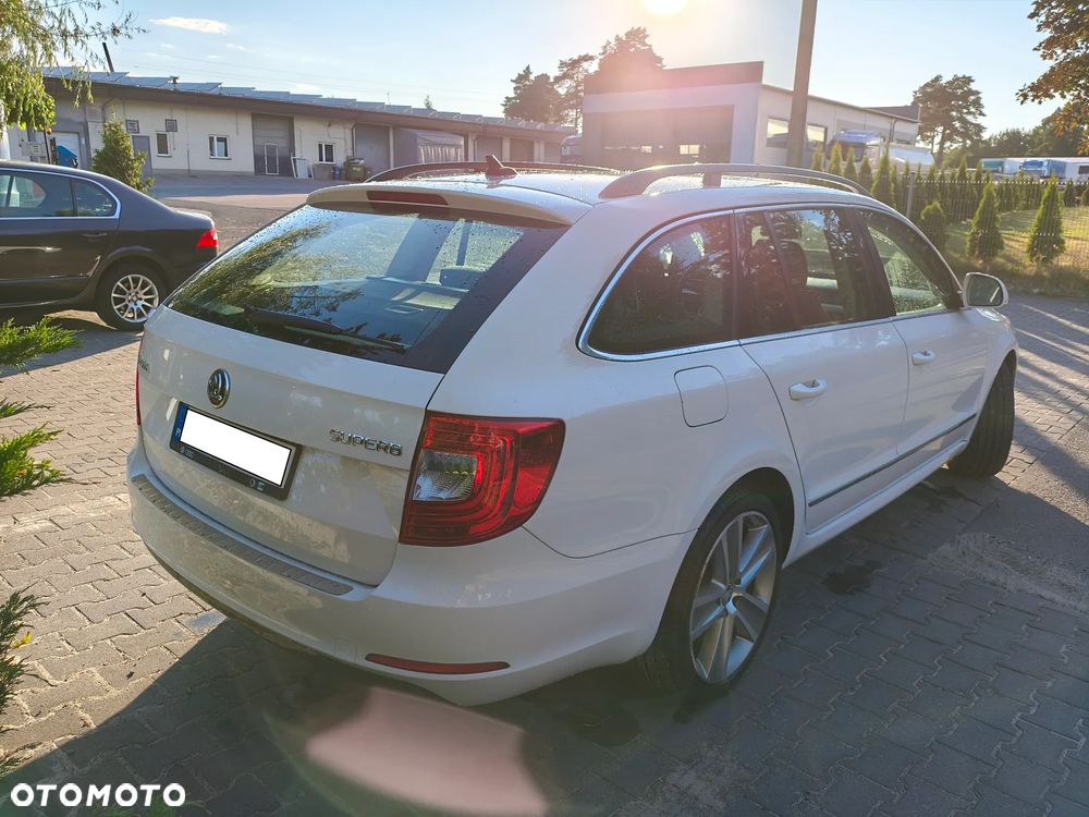 Skoda Superb 2.0 TDI Ambition DSG - 6